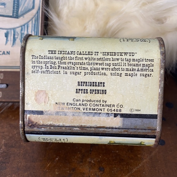 . Vintage 1984 Towle's Log Cabin Syrup Collection "Absolutely Pure Maple Syrup" - Picture 5 of 12